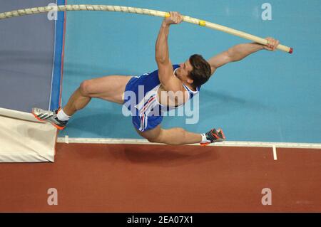 Jean Galfione (Pole Vault) lors des championnats européens d'athlétisme en salle 2005 à Madrid, Espagne, le 5 mars 2005. Photo de Christophe Guibbbaud/Cameleon/ABACA Banque D'Images