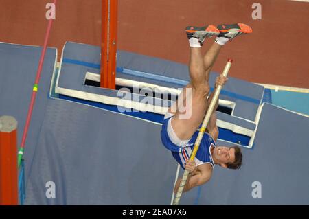 Jean Galfione (Pole Vault) lors des championnats européens d'athlétisme en salle 2005 à Madrid, Espagne, le 5 mars 2005. Photo de Christophe Guibbbaud/Cameleon/ABACA Banque D'Images