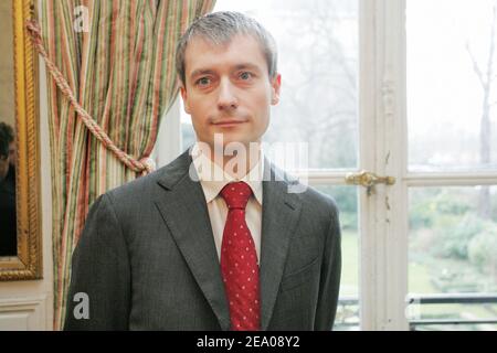 Le 8 mars 2005, Laurent Henart, secrétaire d'État français pour l'emploi des jeunes, célèbre avec Jean-Louis Borloo, ministre français du travail et de l'emploi, la Journée internationale de la femme, lors d'un petit-déjeuner en présence de femmes au ministère à Paris. Photo de Mousse/ABACA. Banque D'Images