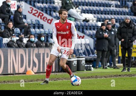 Preston, Royaume-Uni. 06e février 2021. DaN Barlaser #26 de Rotherham s'est Uni avec le ballon à Preston, Royaume-Uni le 2/6/2021. (Photo de Simon Whitehead/News Images/Sipa USA) crédit: SIPA USA/Alay Live News Banque D'Images