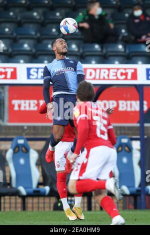 High Wycombe, Royaume-Uni. 06e février 2021. Jordan Obita, de Wycombe Wanderers, remporte le ballon dans les airs lors du match de championnat EFL Sky Bet entre Wycombe Wanderers et la forêt de Nottingham à Adams Park, High Wycombe, en Angleterre, le 6 février 2021. Photo de Ken Sparks. Utilisation éditoriale uniquement, licence requise pour une utilisation commerciale. Aucune utilisation dans les Paris, les jeux ou les publications d'un seul club/ligue/joueur. Crédit : UK Sports pics Ltd/Alay Live News Banque D'Images