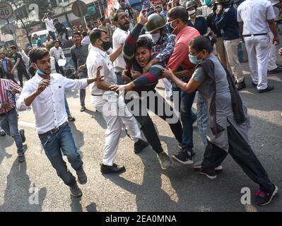 Kolkata, Inde. 06e février 2021. Les membres du Parti du Congrès protestent contre les récentes réformes agricoles du gouvernement central à Kolkata. (Photo de Sudipta Das/Pacific Press) crédit: Pacific Press Media production Corp./Alay Live News Banque D'Images