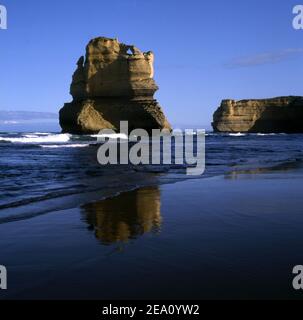 UN DES DOUZE APÔTRES, PARC NATIONAL DE PORT CAMPBELL, VICTORIA. AUSTRALIE. Banque D'Images