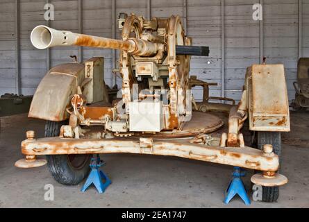 WW2 Allemand 20 mm Canon antiaérien Flak 38, camouflage du corps africain, Parc de l'Artillerie au Musée des Forces militaires du Texas au Camp Mabry à Austin, Texas, Etats-Unis Banque D'Images