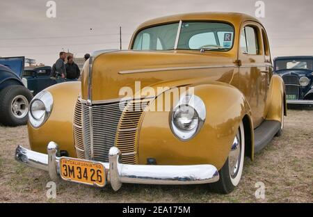 1940 Ford Deluxe 2 portes Berline, salon de voiture Hot Rod Revolution au Camp Mabry à Austin, Texas, États-Unis Banque D'Images