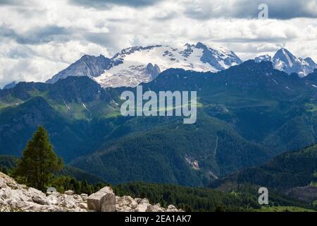 Vue sur le groupe de montagne Marmolada. Les Dolomites. Alpes italiennes. Europe. Banque D'Images