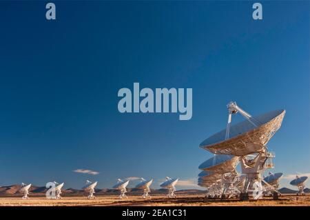 Antennes de radiotélescope à très grande antenne (VLA), un observatoire radioastronomie situé sur les plaines de San Agustin, près de Dutil, Nouveau-Mexique, Etats-Unis Banque D'Images