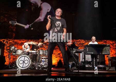 Ian Gillan de Deep Purple se produit en direct sur scène à l'O2 Arena Greenwich, Londres. Banque D'Images