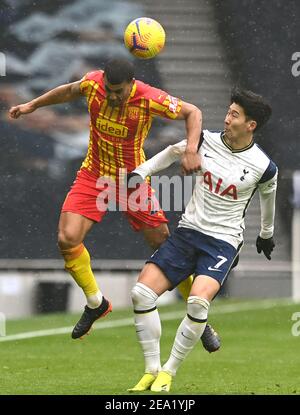 Lee Peltier de West Bromwich Albion (à gauche) et son Heung-min de Tottenham Hotspur pour le match de la Premier League au Tottenham Hotspur Stadium, Londres. Date de la photo: Dimanche 7 février 2021. Banque D'Images