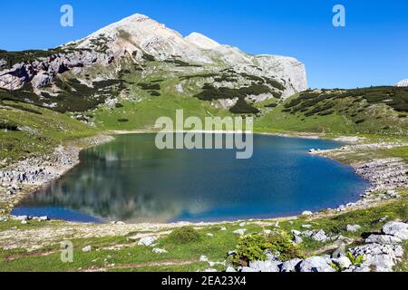 Lac de limousine (Lago di Limo) dans le parc naturel de Fanes-Senes-Braies. Saison d'été. Alpes italiennes. Europe. Banque D'Images