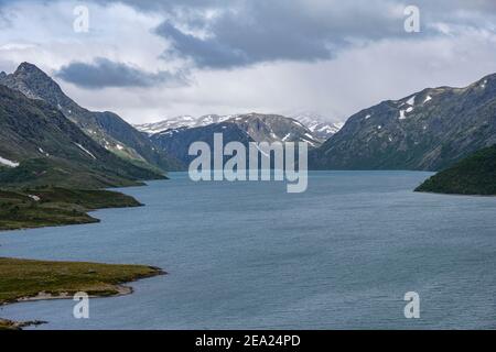 Lac Gjende, vue depuis la randonnée de Besseggen, parc national de Jotunheimen, Vaga, Innlandet, Norvège Banque D'Images