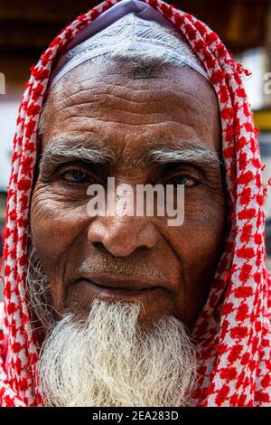 Sufi man, Hazrat Shah Jalal mosquée et tombe, Sylhet, Bangladesh Banque D'Images