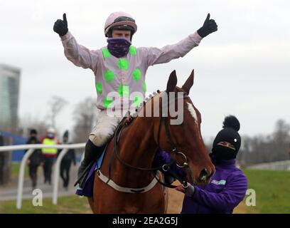 Le monkfish et le jockey Paul Townend fêtent la victoire du Flocas Novice Chase lors du deuxième jour du Dublin Racing Festival à l'hippodrome de Leopardstown. Date de la photo: Dimanche 7 février 2021. Banque D'Images