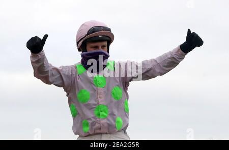 Le monkfish et le jockey Paul Townend fêtent la victoire du Flocas Novice Chase lors du deuxième jour du Dublin Racing Festival à l'hippodrome de Leopardstown. Date de la photo: Dimanche 7 février 2021. Banque D'Images