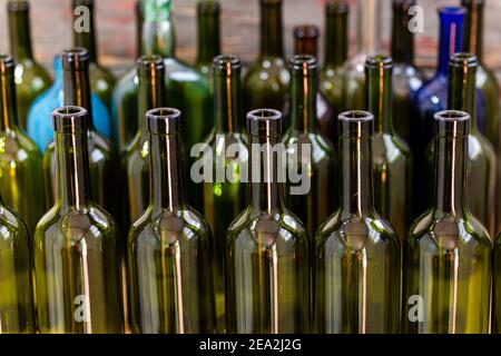 Collection éclectique : bouteilles en verre vintage Banque D'Images