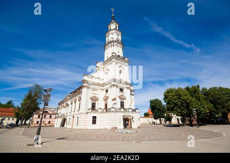 Bâtiment historique de l'hôtel de ville de Kaunas appelé 'le cygne blanc', Lituanie Banque D'Images