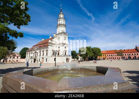 Bâtiment historique de l'hôtel de ville de Kaunas appelé 'le cygne blanc', Lituanie Banque D'Images