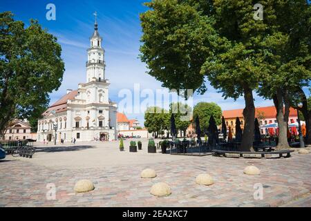 Bâtiment historique de l'hôtel de ville de Kaunas appelé 'le cygne blanc', Lituanie Banque D'Images