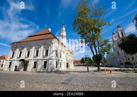 Bâtiment historique de l'hôtel de ville de Kaunas appelé 'le cygne blanc', Lituanie Banque D'Images