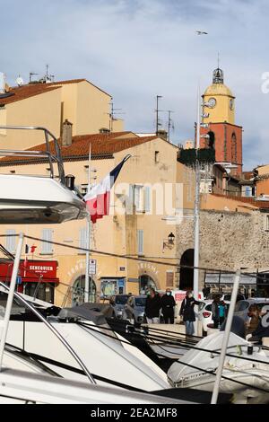 Vieille blanchisserie - paysage, mimosa, fleurs - Saint Tropez, France - 07 février 2021 - #ilonabarn.photoconews Banque D'Images