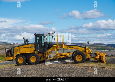 Myvatn Islande - juin 20. 2020: Volvo Grader dans la campagne islandaise Banque D'Images