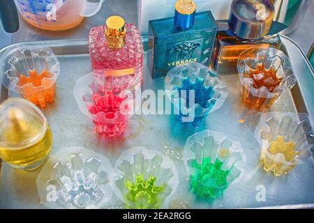 GRANDE-BRETAGNE /Londres / Bombas et Paar/ les scientifiques amateurs de cuisine Bompas Et Parr préparant l'ouverture d'une jelly pop-up gourmande Dans le Harrods Food Halls.th Banque D'Images