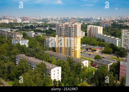 Le quartier de Kotlovka est à Moscou. Vue aérienne du quartier résidentiel. De nouveaux immeubles de grande hauteur et la perspective de Sébastopol. MOSCOU- RUSSIE: Juillet Banque D'Images