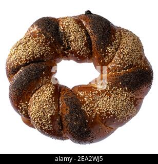 Pain slave sucré fait sous la forme d'un anneau et appelé Kalach, sur un fond blanc en isolement Banque D'Images
