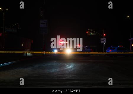 Bronx, États-Unis. 06e février 2021. La police enquête toujours sur un différend qui a laissé un homme de 22 ans tué par balle dans la section de Pelham Bay du Bronx la nuit dernière. (Photo de Steve Sanchez/Pacific Press) Credit: Pacific Press Media production Corp./Alay Live News Banque D'Images