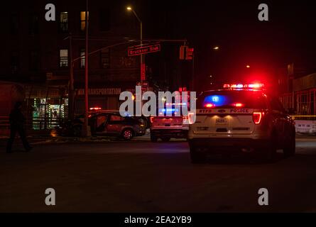 Bronx, États-Unis. 06e février 2021. La police enquête toujours sur un différend qui a laissé un homme de 22 ans tué par balle dans la section de Pelham Bay du Bronx la nuit dernière. (Photo de Steve Sanchez/Pacific Press) Credit: Pacific Press Media production Corp./Alay Live News Banque D'Images