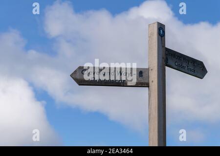 Une pancarte en bois sur Cleveland Way, Yorkshire Banque D'Images