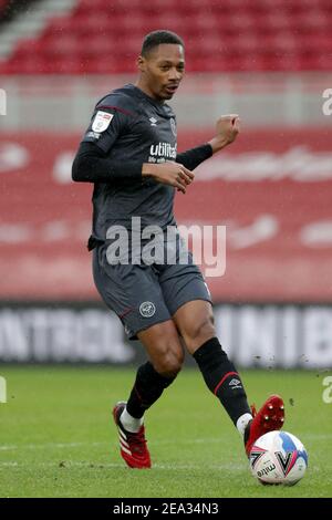 Ethan Pinnock de Brentford en action pendant le match de championnat Sky Bet à Riverside, Middlesbrough. Date de la photo: Samedi 6 février 2021. Banque D'Images