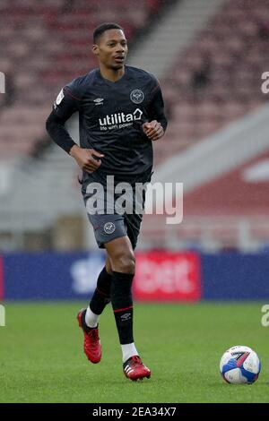 Ethan Pinnock de Brentford en action pendant le match de championnat Sky Bet à Riverside, Middlesbrough. Date de la photo: Samedi 6 février 2021. Banque D'Images