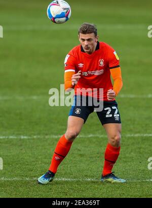 Kiernan Dewsbury-Hall de Luton Town lors du match de championnat Sky Bet à Kenilworth Road, Luton. Date de la photo: Samedi 6 février 2021. Banque D'Images