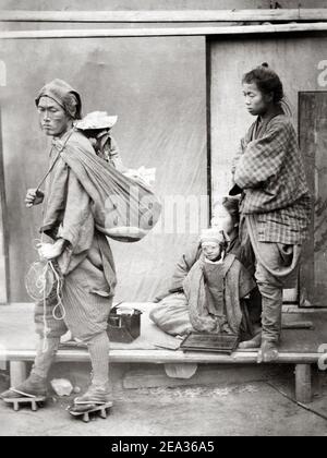 Photographie de la fin du XIXe siècle - artistes de rue avec singe, Japon, 1870 Banque D'Images