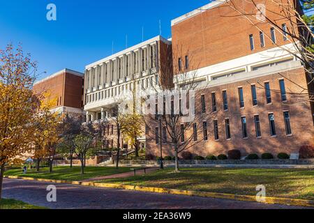 ATHÈNES, Ohio, États-Unis - 6 NOVEMBRE : Bibliothèque Vernon R. Alden le 6 novembre 2020 à l'Université de l'Ohio à Athènes, Ohio. Banque D'Images