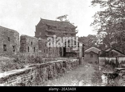 Photographie de la fin du XIXe siècle - pagode à cinq étages, Canton, Guangzhou, Chine vers 1880 Banque D'Images