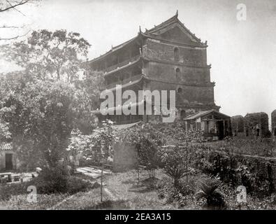 Photographie de la fin du XIXe siècle - pagode à cinq étages, Canton, Guangzhou, Chine vers 1880 Banque D'Images