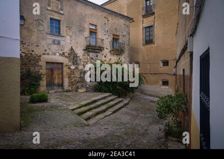 Rue de la vieille ville de Cáceres, ville classée au patrimoine mondial de l'UNESCO, Estrémadure, Espagne Banque D'Images