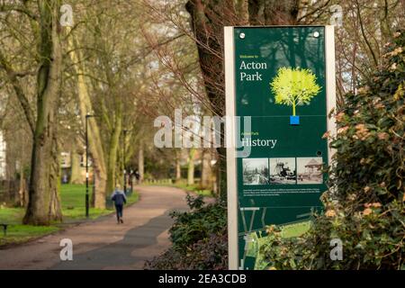 Acton, Londres: Acton Park, un parc ouvert à proximité d'Acton Town, banlieue résidentielle de l'ouest de Londres Banque D'Images