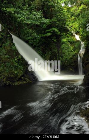 Rhaeadr Ceunant Mawr et cascade tributaire, Llanberis. Banque D'Images