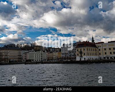 Avant une tempête d'hiver au lac Traunsee Banque D'Images