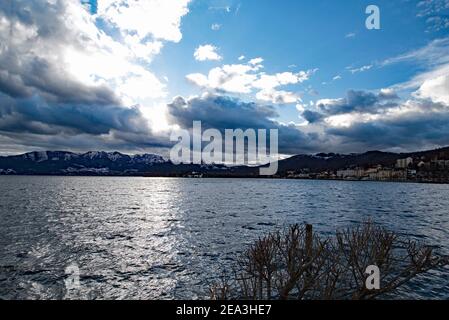 Avant une tempête d'hiver au lac Traunsee Banque D'Images