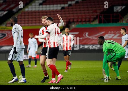 SHEFFIELD, ANGLETERRE, 7 FÉVRIER : Sheffchamps Oli Burke et Oli McBurnie célèbrent leur propre but lors du match de la Premier League entre Sheffield United et Chelsea à Bramall Lane, Sheffield, le dimanche 7 février 2021. (Credit: Chris Donnelly | MI News) Credit: MI News & Sport /Alay Live News Banque D'Images