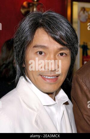 « Stephen Chow, membre de la troupe, arrive à la première « Kung Fu Hustle » qui s'est tenue au théâtre Ziegfeld à New York, le jeudi 31 mars 2005. Photo de Nicolas Khayat/ABACA.' Banque D'Images