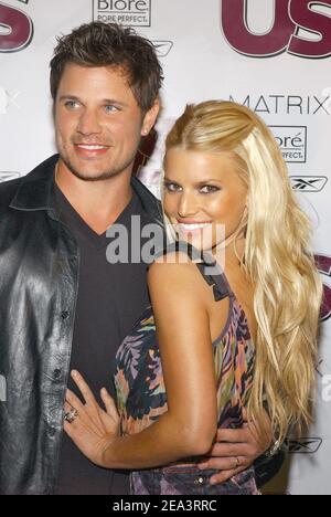 La chanteuse américaine Jessica Simpson et son mari Nick Lachey assistent aux Young Hot Hollywood style Awards présentés par US Weekly au Element Club de Los Angeles, CA, États-Unis, le 13 avril 2005. Photo de Lionel Hahn/ABACA. Banque D'Images