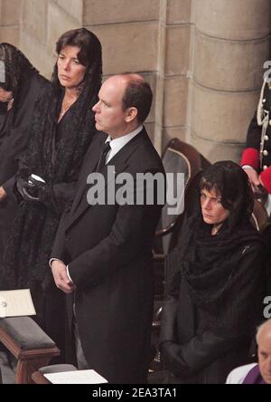 La princesse Antoinette de Monaco, le prince Caroline, le prince Albert et la princesse Stéphanie pendant les funérailles du prince Rainier III de Monaco à la cathédrale Saint-Nicolas de Monaco, le 15 avril 2005. Photo par PISCINE/ABACA Banque D'Images