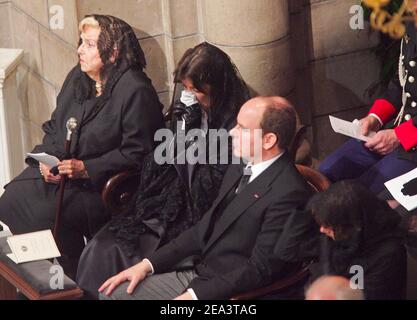 La famille princière de Monaco pendant les funérailles du regretté Prince Rainier de Monaco à la cathédrale Saint Nicolas de Monaco le 15 avril 2005. Photo par PISCINE/ABACA Banque D'Images