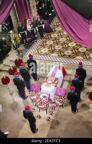 La famille princière de Monaco pendant les funérailles du prince Rainier III de Monaco à la cathédrale Saint Nicolas à Monaco, le 15 avril 2005. Photo par PISCINE/ABACA. Banque D'Images