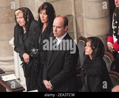 La princesse Antoinette de Monaco, le prince Caroline, le prince Albert et la princesse Stéphanie pendant les funérailles du prince Rainier III de Monaco à la cathédrale Saint-Nicolas de Monaco, le 15 avril 2005. Photo par PISCINE/ABACA Banque D'Images